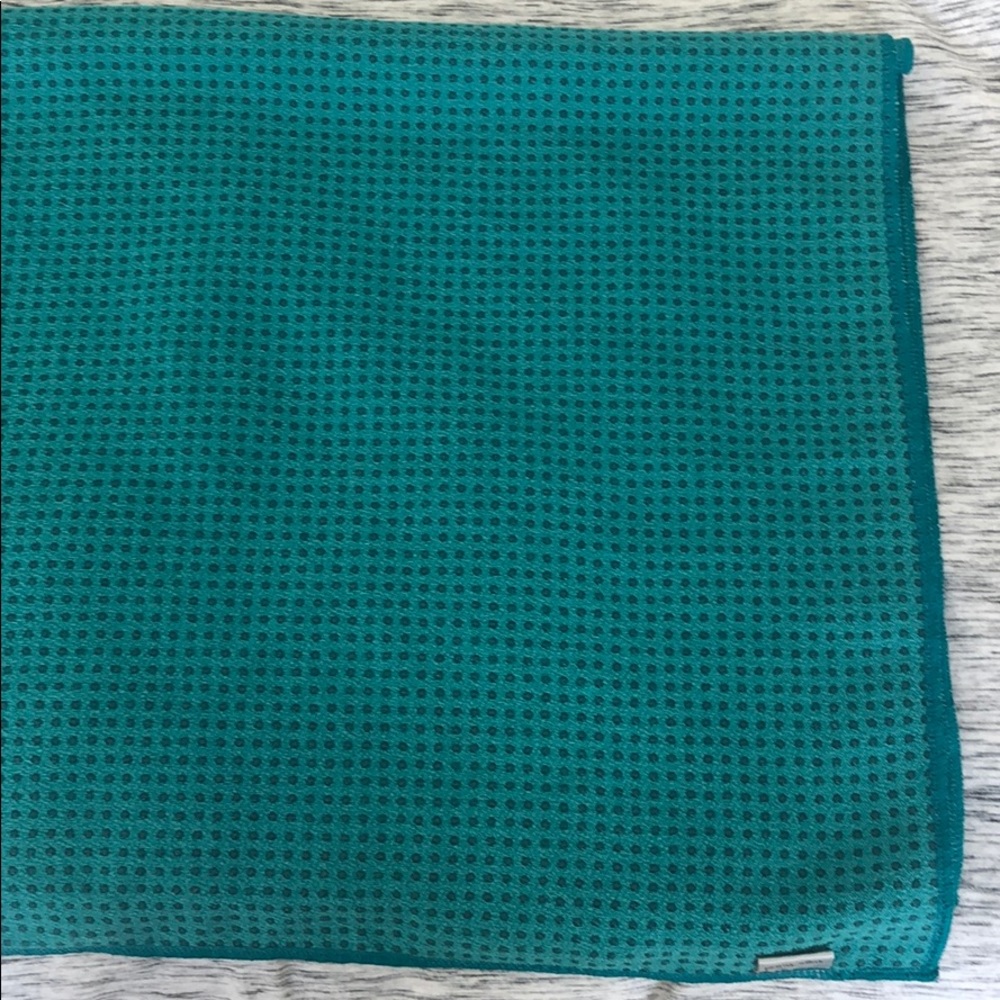 BNWT yoga towel with grip
